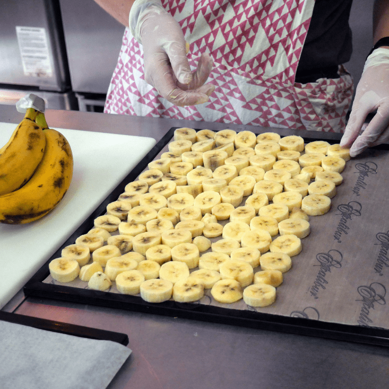 sliced bannas on tray